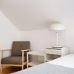Mezzanine Studio In The City Center