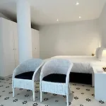 Signature Guesthouse