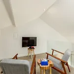 Spacious 4-Bedroom Apartment In Porto