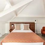Spacious 4-Bedroom Apartment In Porto