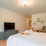 Hostwise - Grand Villa W/ Pool, Garden & Garage