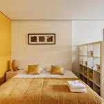Budget-Friendly Studio With Balcony In Rosario
