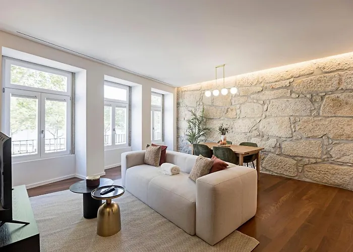 Wonderful 2Br Duplex Near River By Lovelystay