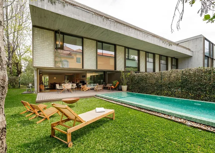 Hostwise - Grand Villa W/ Pool, Garden & Garage
