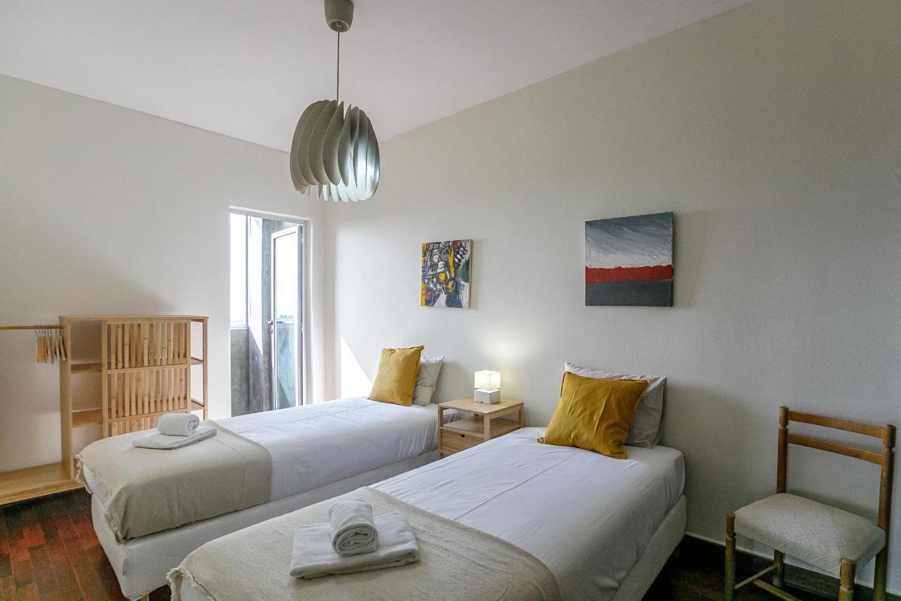 Lovelystay - Spacious 3br Flat With Ac And Balcony Apartment Porto