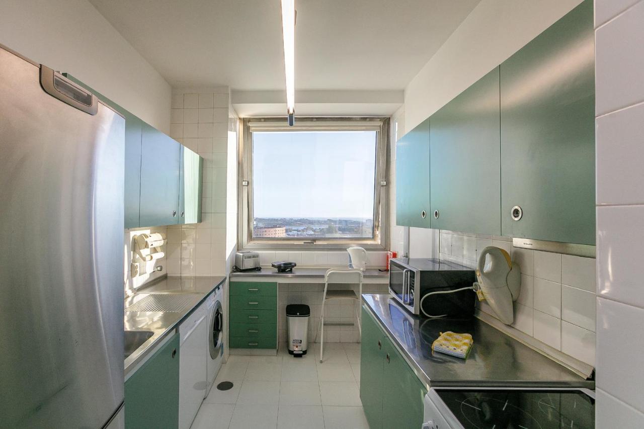 Lovelystay - Spacious 3br Flat With Ac And Balcony Porto