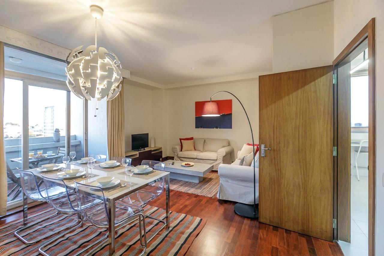 Lovelystay - Spacious 3br Flat With Ac And Balcony *