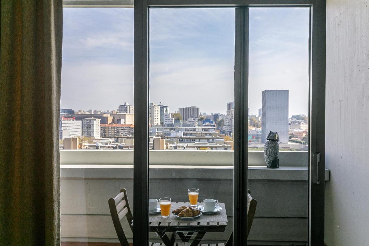 Lovelystay - Spacious 3br Flat With Ac And Balcony Apartment