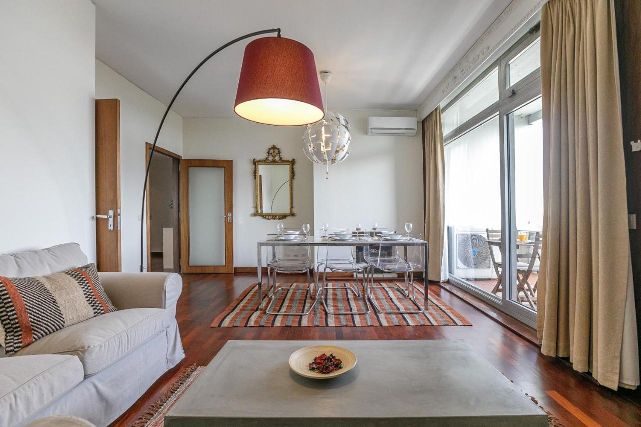 Lovelystay - Spacious 3br Flat With Ac And Balcony Apartment