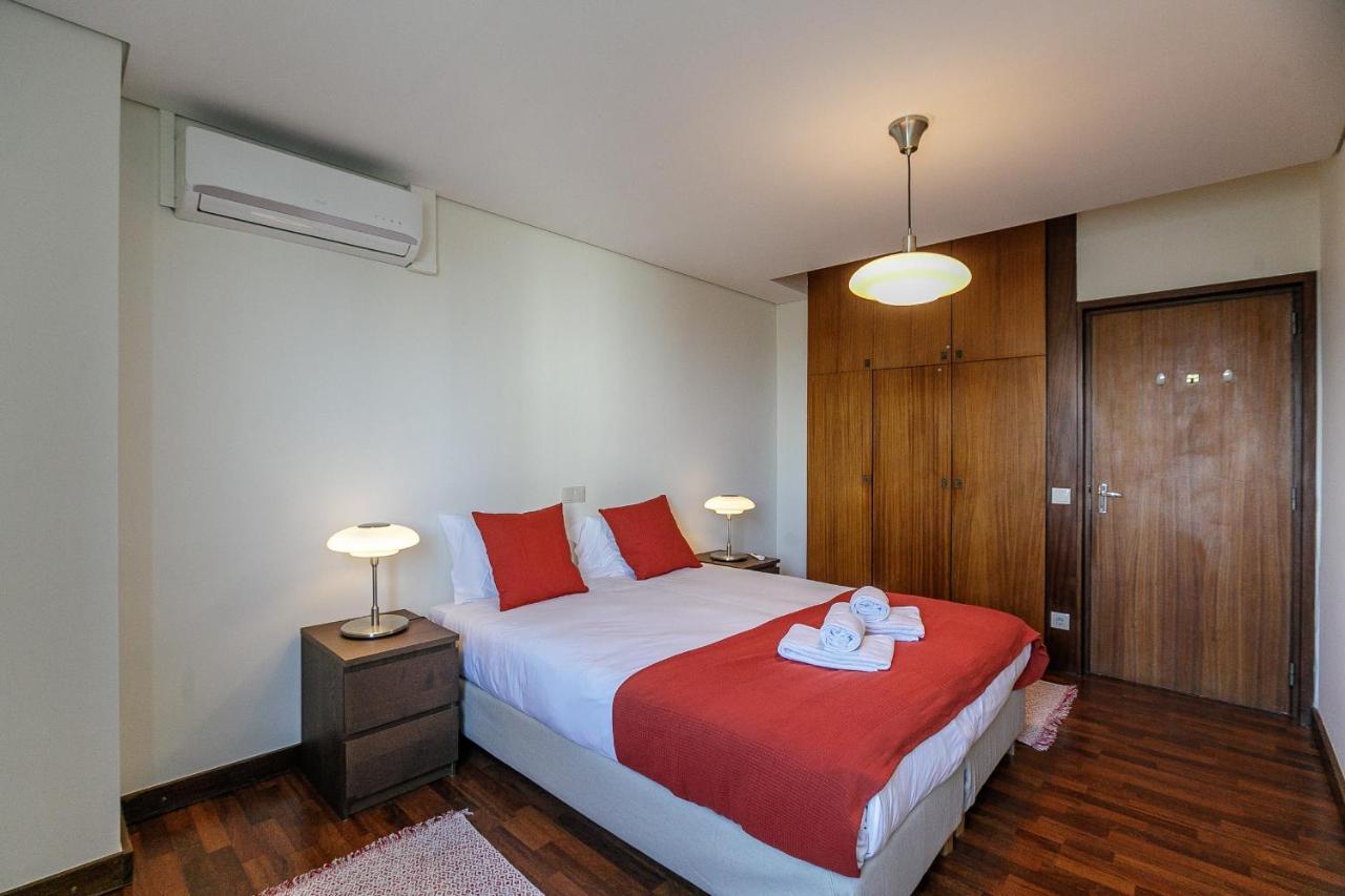 Lovelystay - Spacious 3br Flat With Ac And Balcony Apartment *