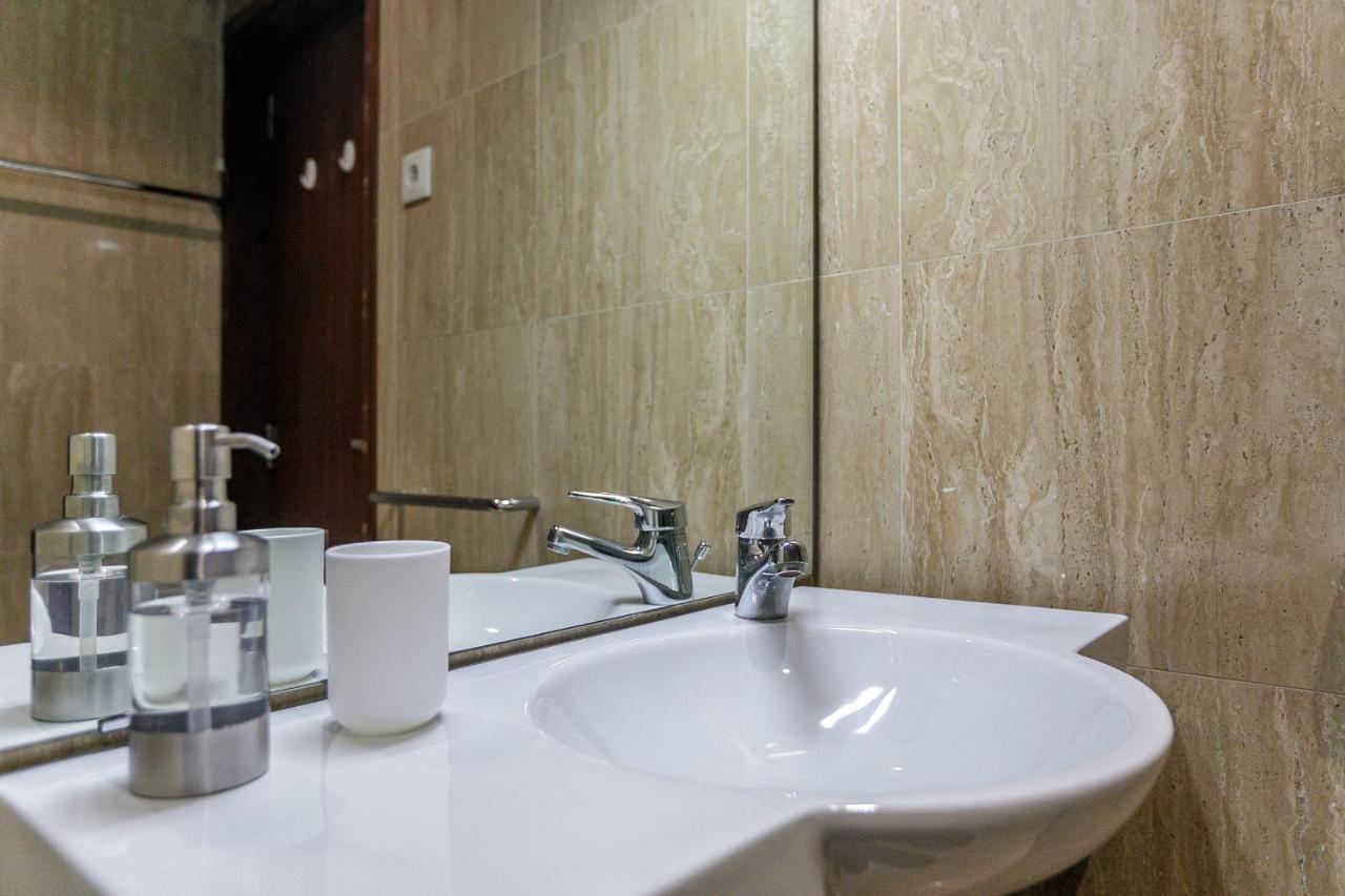 Apartment Lovelystay - Spacious 3br Flat With Ac And Balcony *