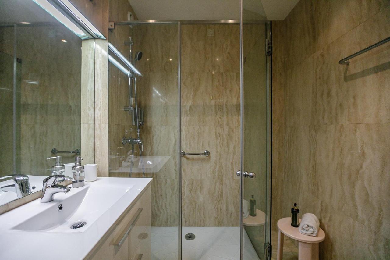 Lovelystay - Spacious 3br Flat With Ac And Balcony * Porto