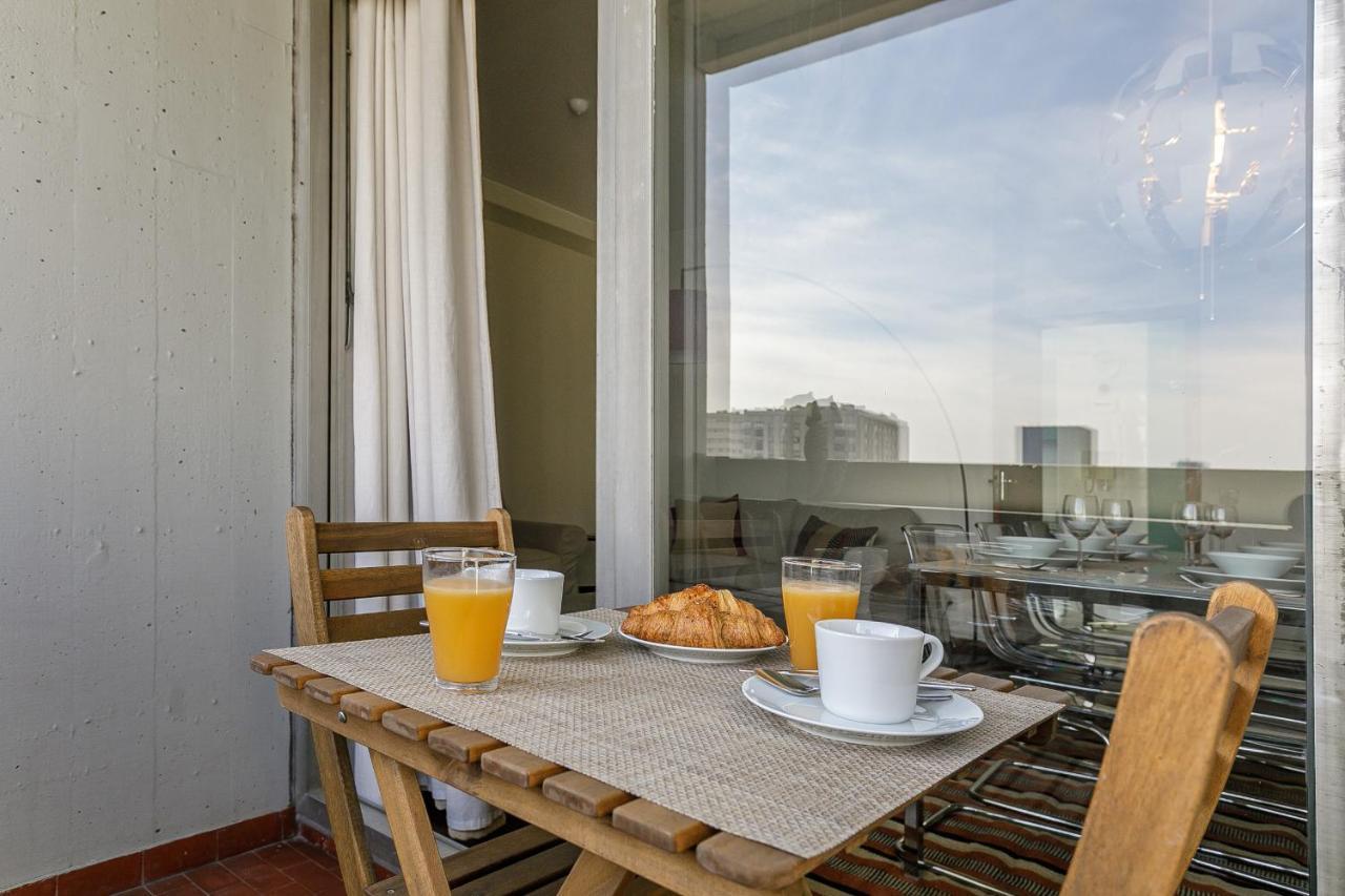 Lovelystay - Spacious 3br Flat With Ac And Balcony Apartment Porto