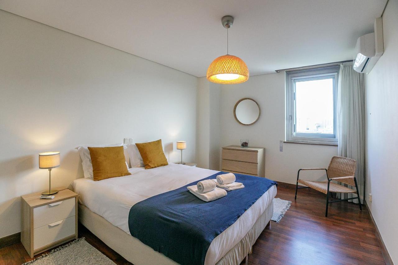 Lovelystay - Spacious 3br Flat With Ac And Balcony *