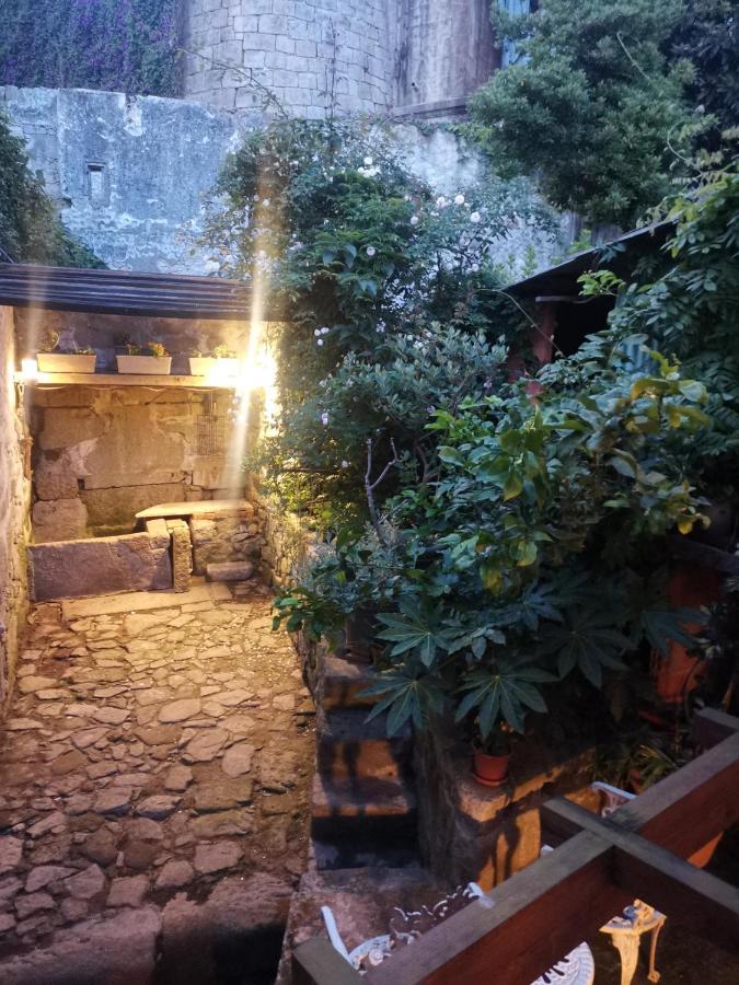 Verites Dame Porto
