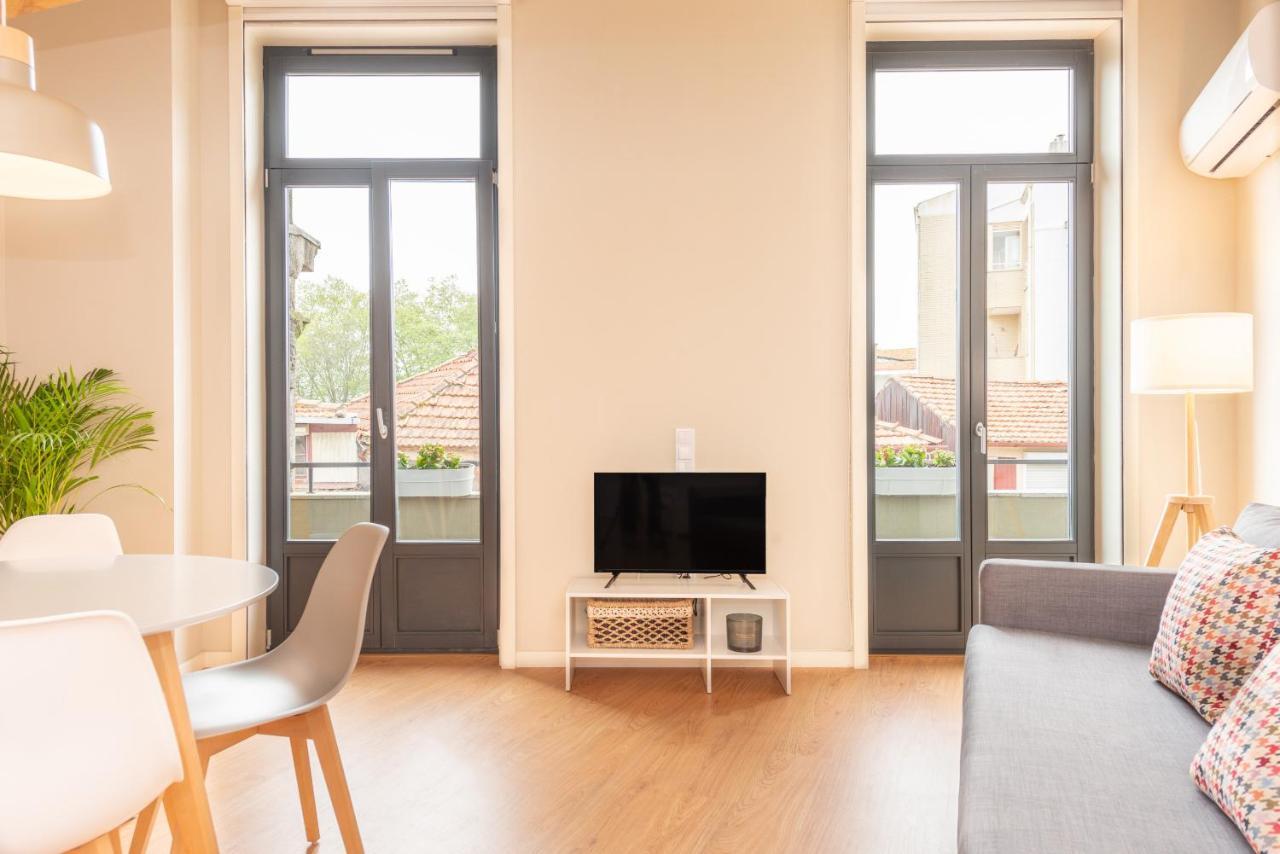 12 Sweet Caroline Apartment