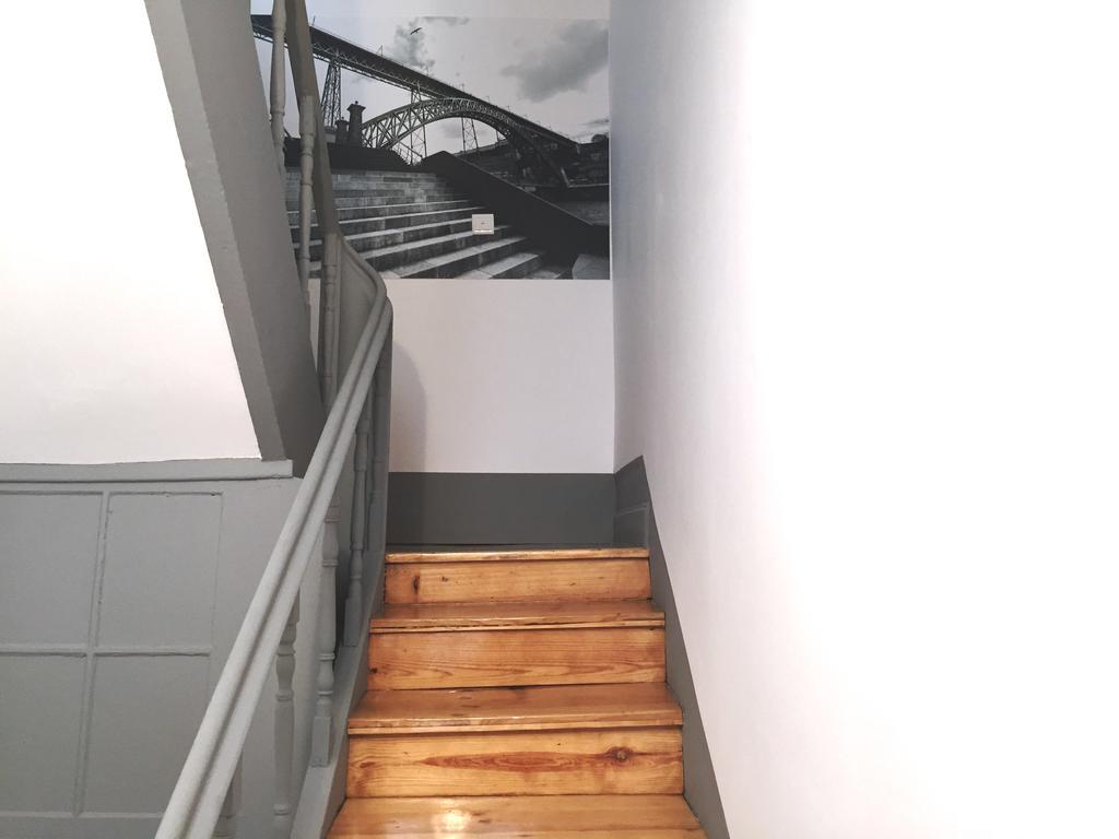 Housetik Loios *