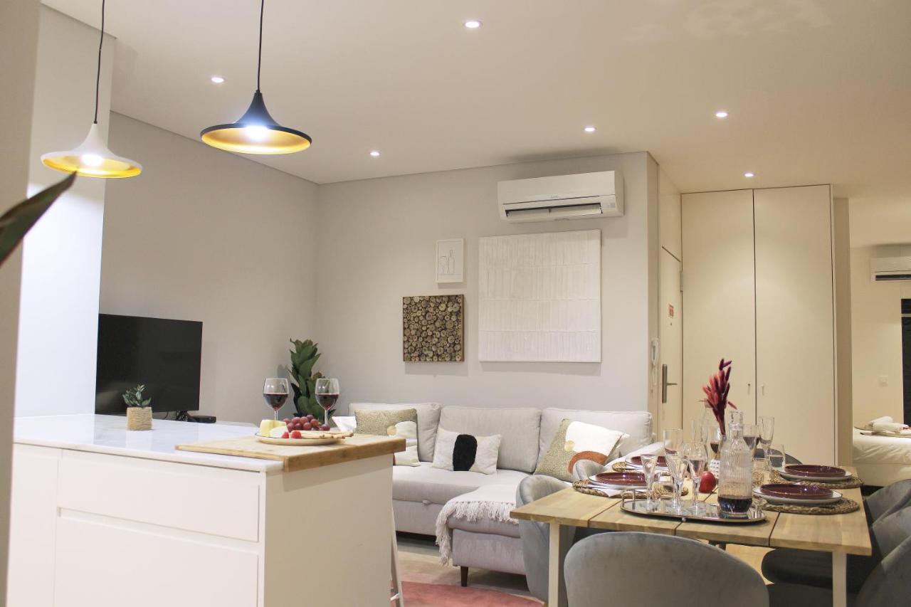 Artistic Neighborhood Luxury Apartment