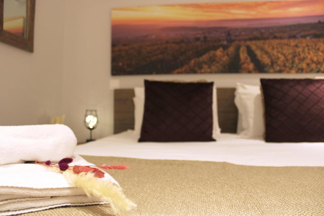 Artistic Neighborhood Luxury Apartment *