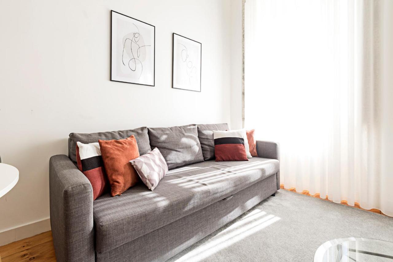 Lovelystay - Cativo Studio Downtown By Metro Station Appartement Porto