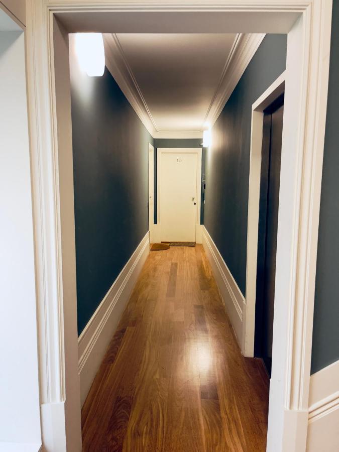 Stylish Flat Center *