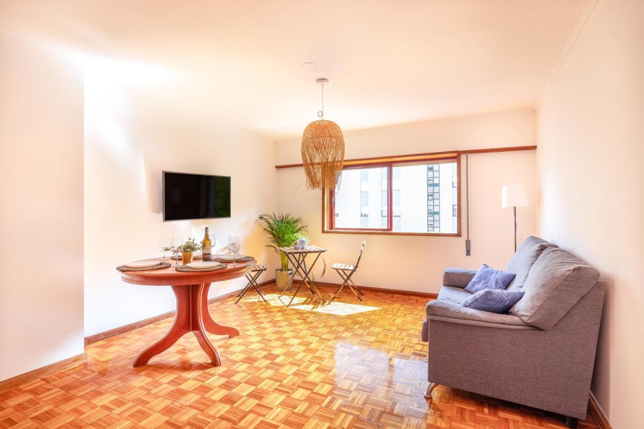 Apartment Boavista Premium With Ac, Terrace- Parking ,supermarket And Metro T3