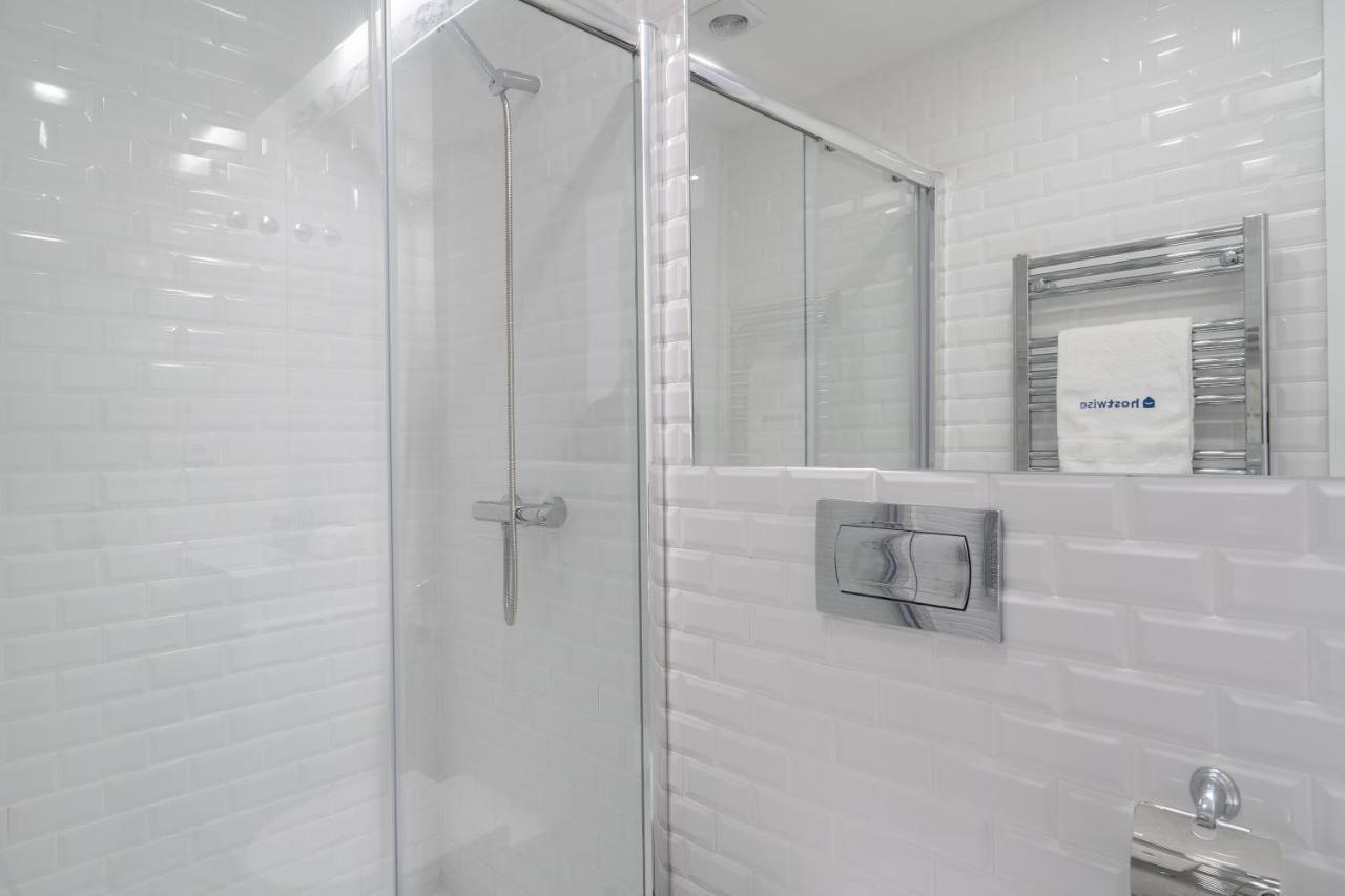 Host Wise - Luxury Design - Premium Location Apartment *