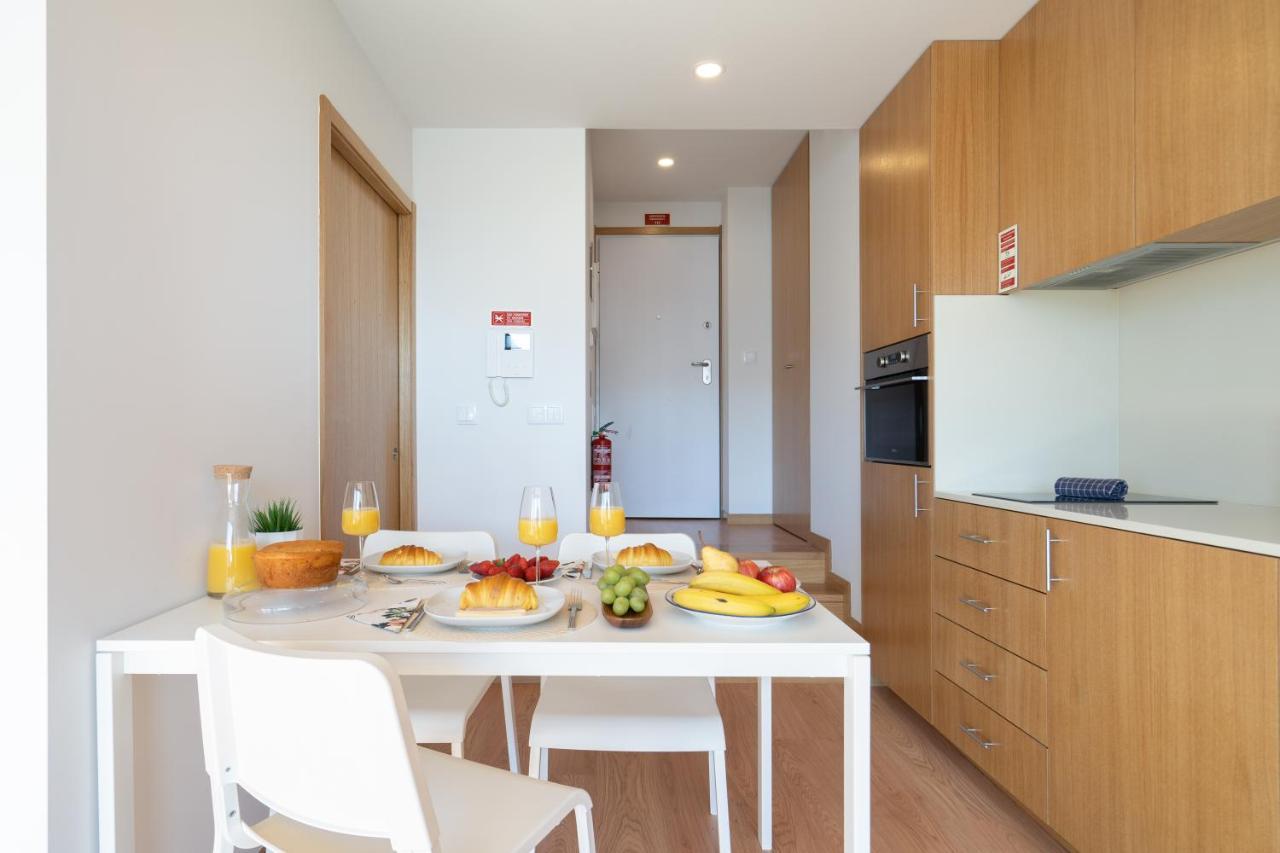 Host Wise - Gorgeous Bright Flat W Balcony Apartment