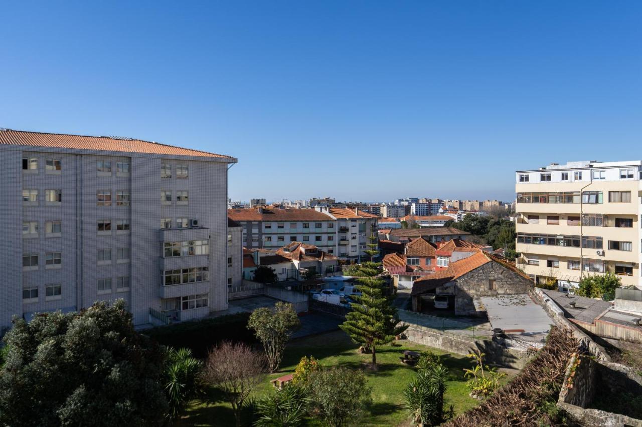 Host Wise - Gorgeous Bright Flat W Balcony Apartment