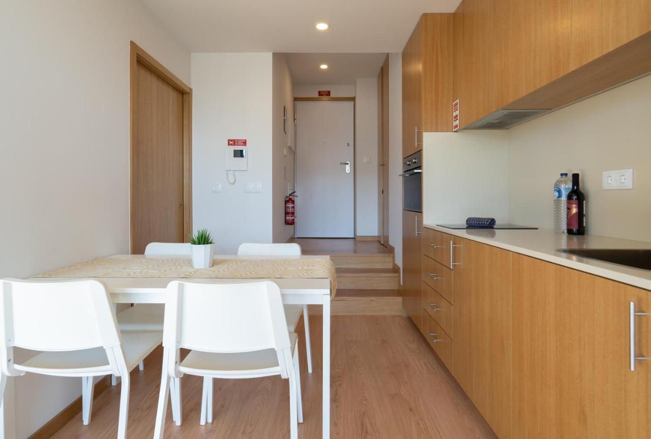 Host Wise - Gorgeous Bright Flat W Balcony Apartment