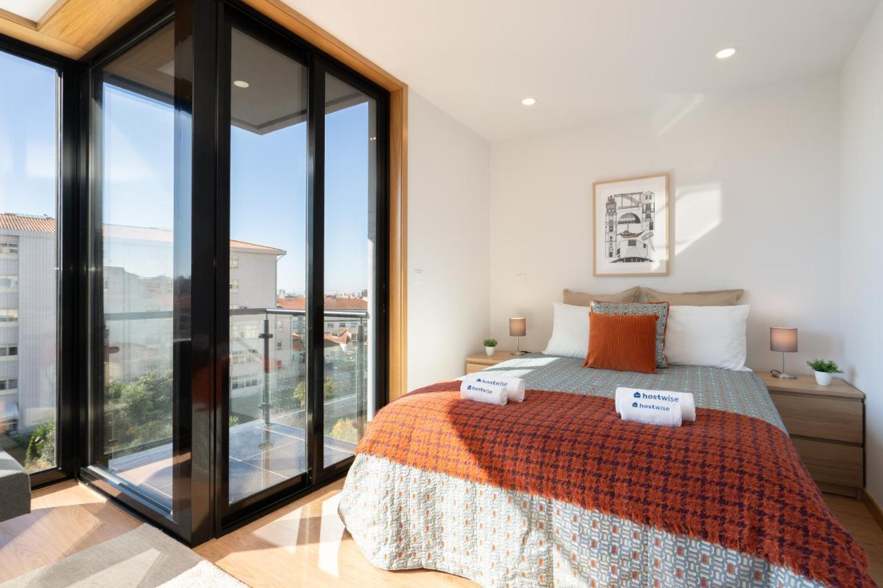 Host Wise - Gorgeous Bright Flat W Balcony Apartment *