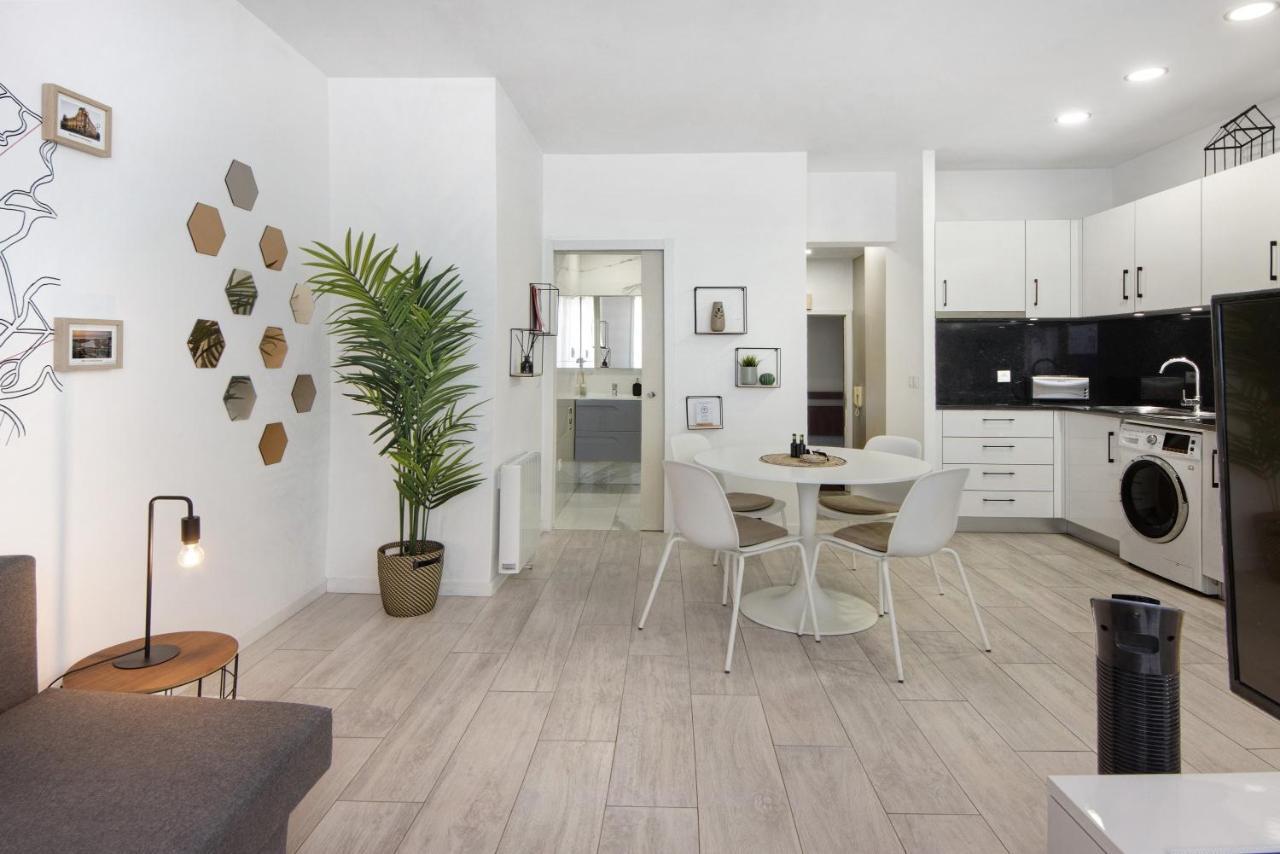 Minimalist Studio Centre Apartment