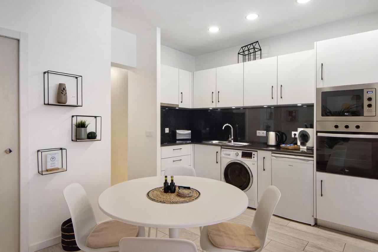 Minimalist Studio Centre Apartment