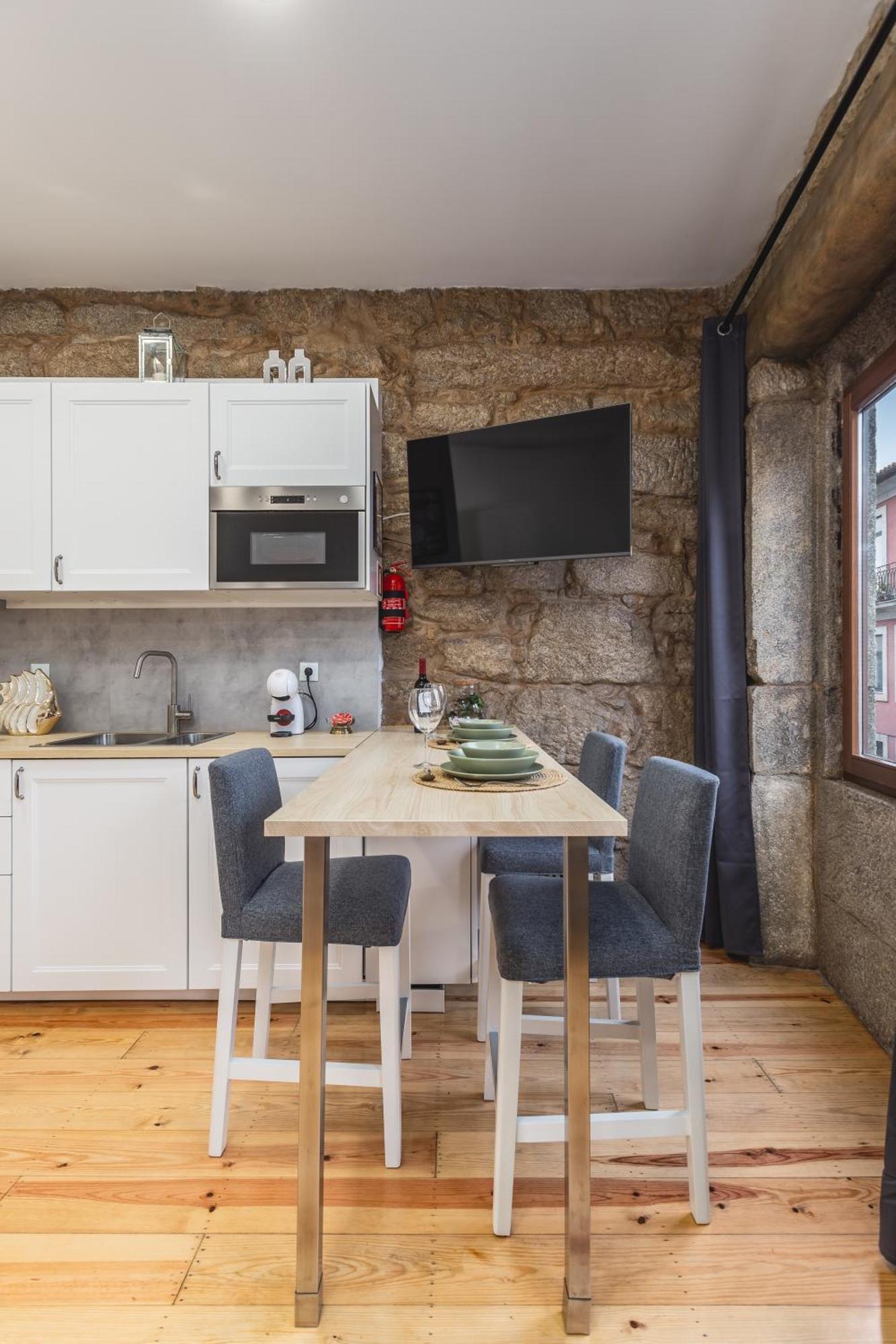 Apartment Charming With Rooftop In *