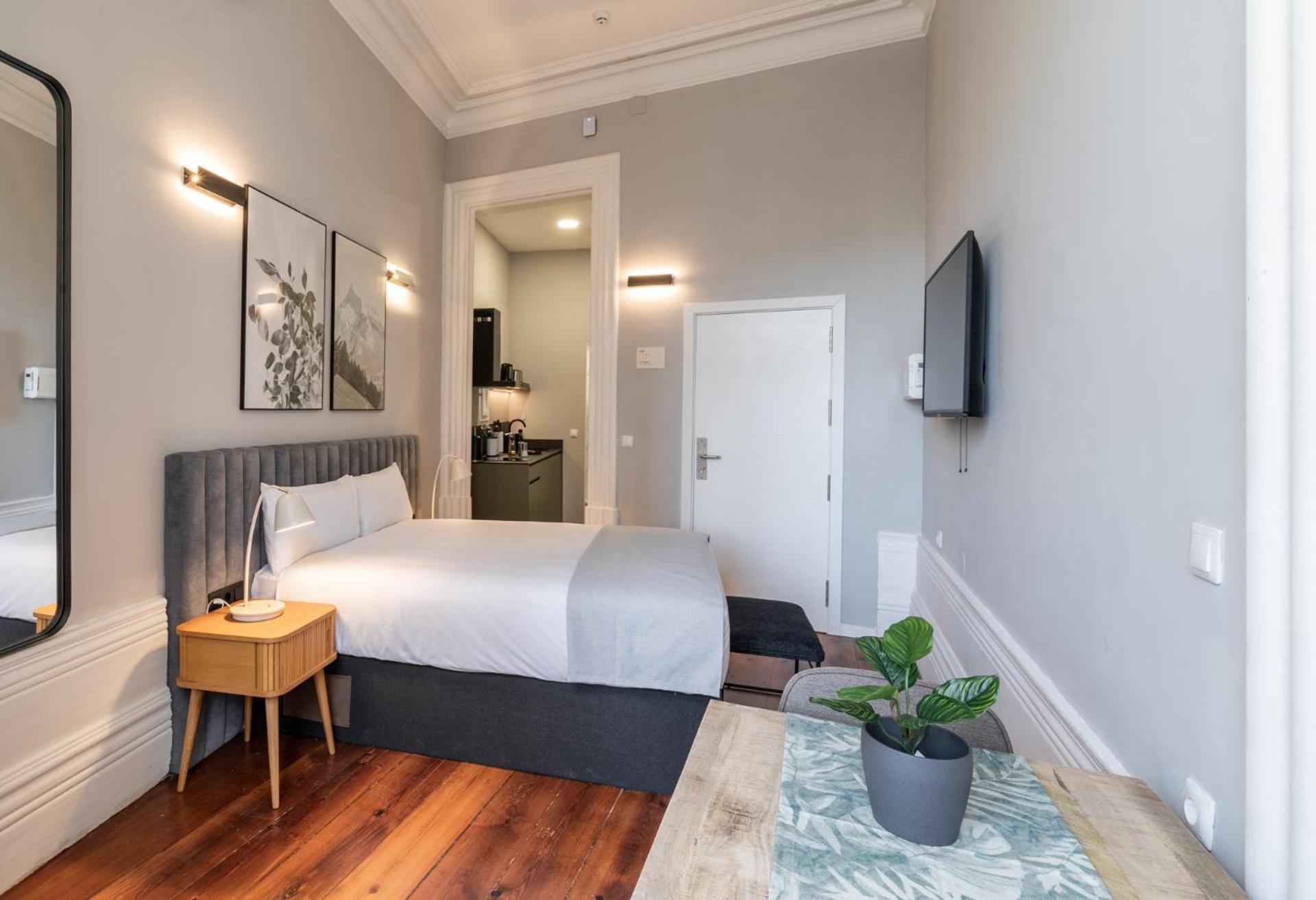 Limehome Rua De Dom Manuel Ii Apartment