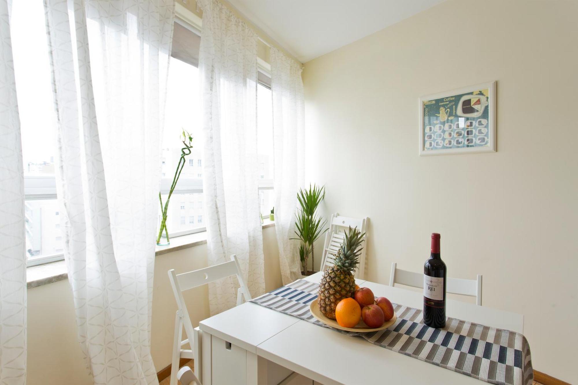 Host Wise - Spacious Trendy Flat W Netflix - Location * Porto