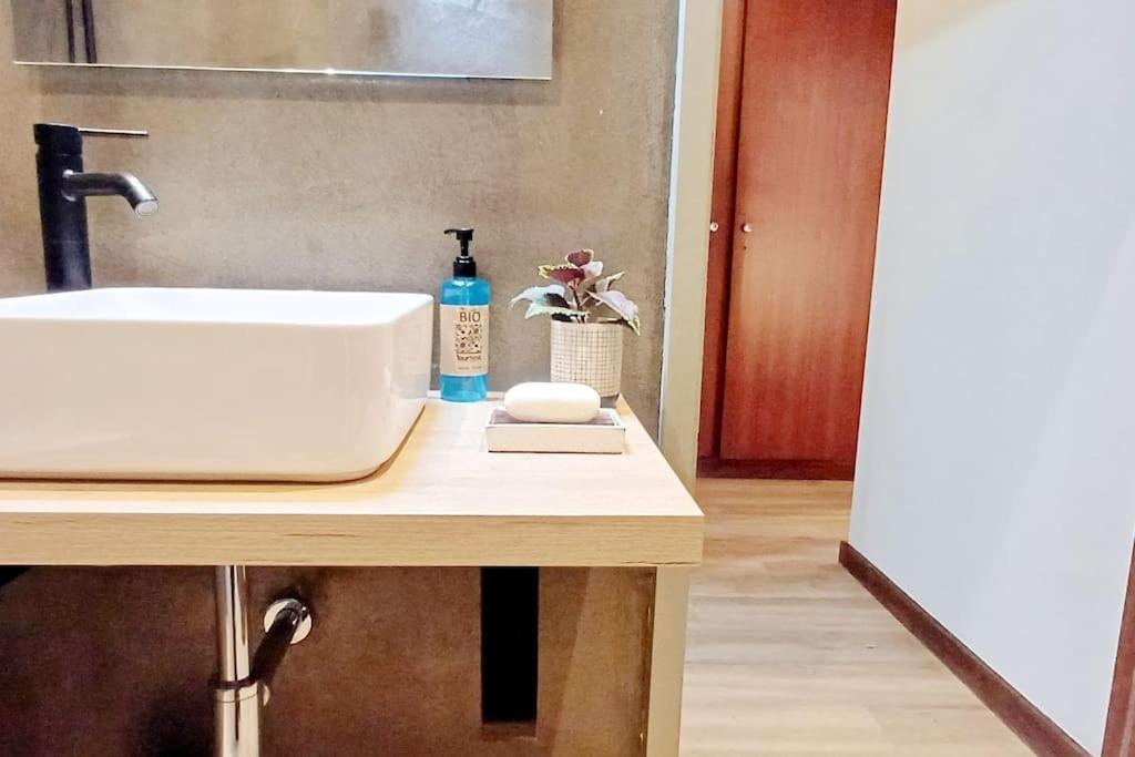 Lovling And Friendly With Terrace Apartment Porto