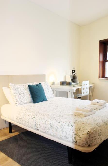 Lovling And Friendly With Terrace * Porto