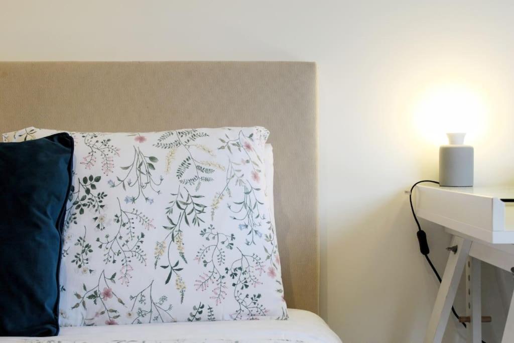 Lovling And Friendly With Terrace Apartment