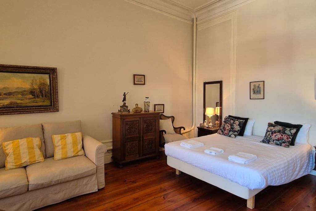 Vintage Downtown Apartment *