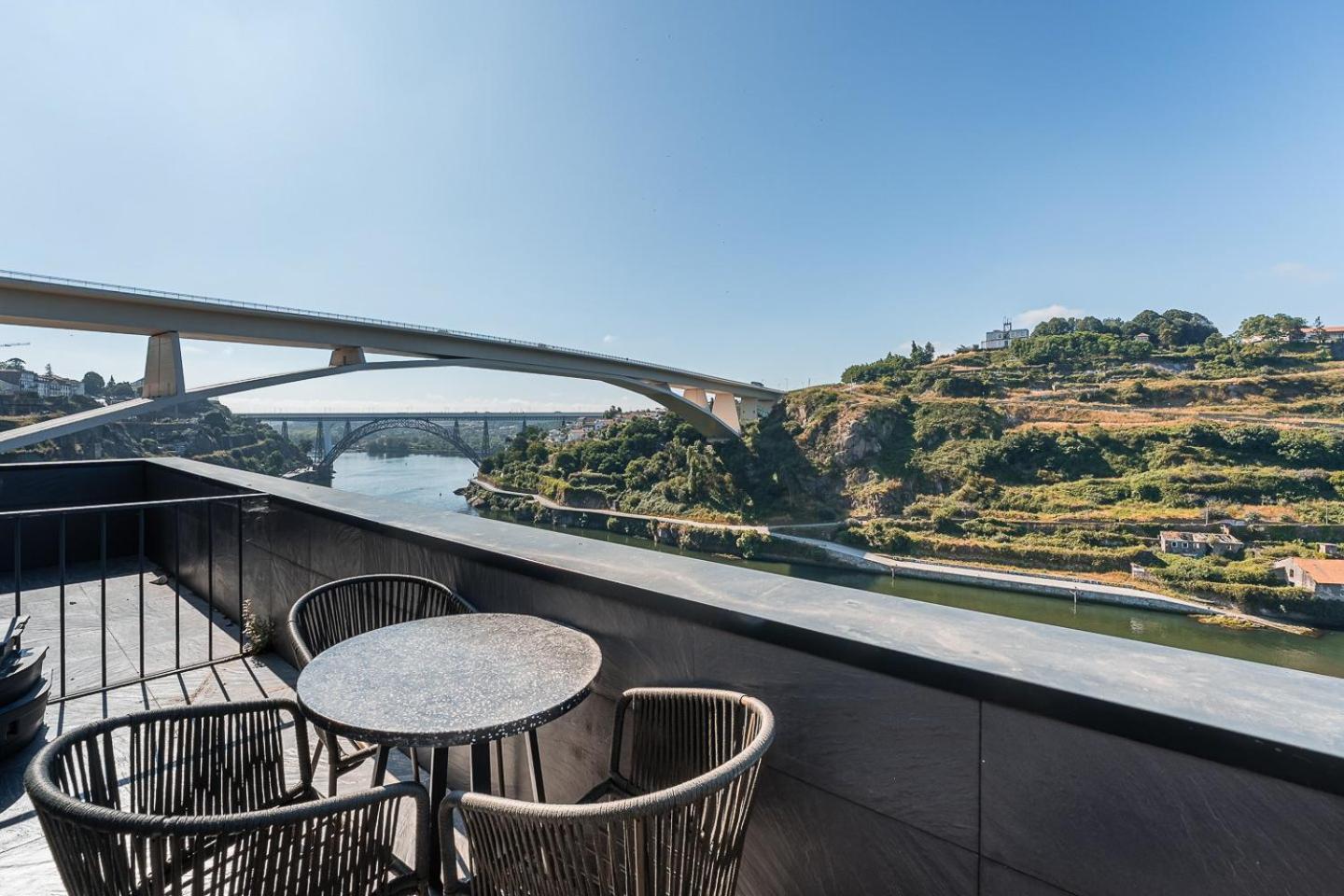 Apartment Guestready - An Urban Retreat With River View *