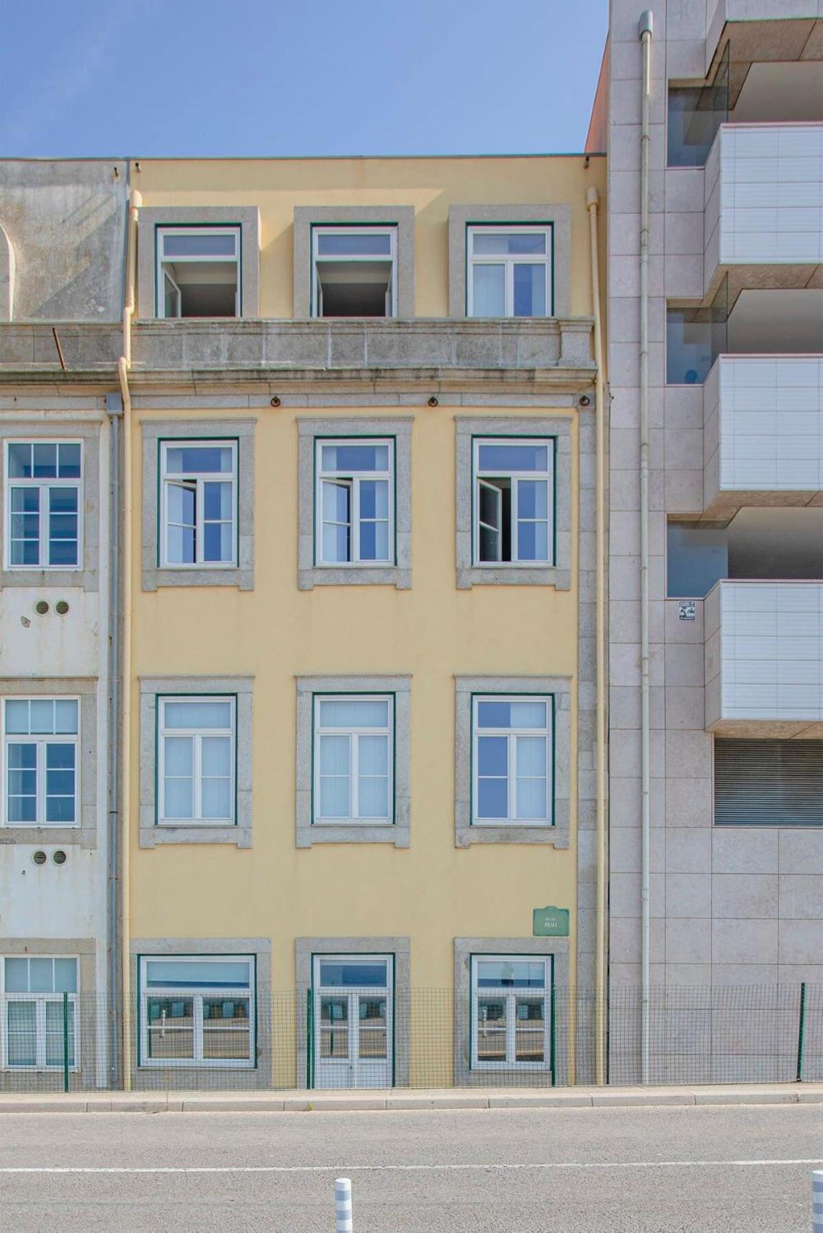 Liiiving In - Modern Coastline * Porto