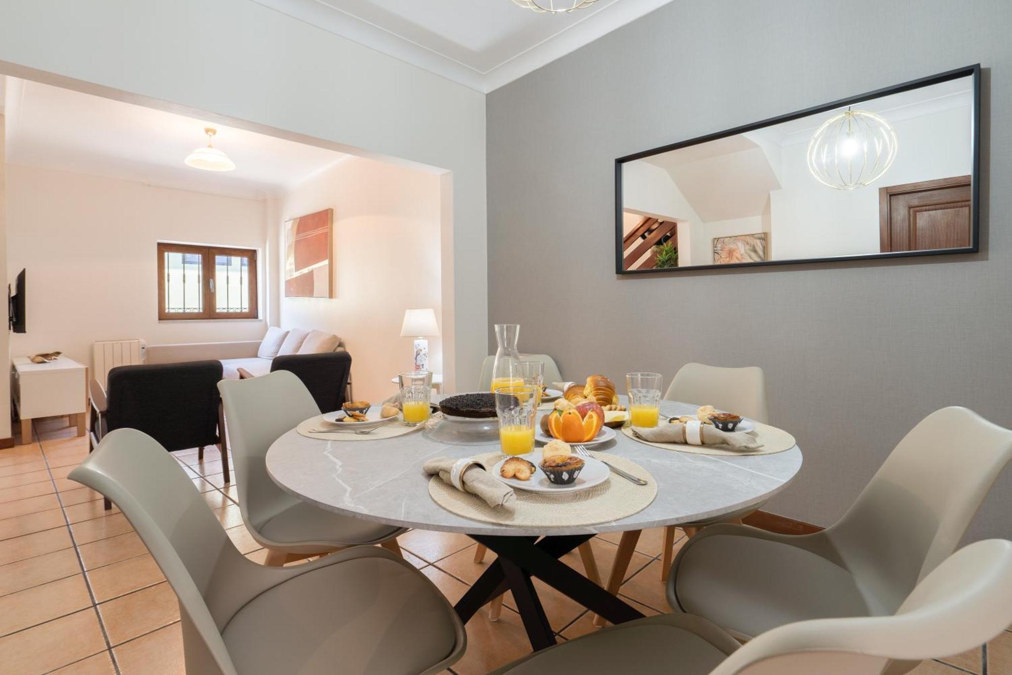 Host Wise - Spacious Duplex House - Jacuzzi & Terrace