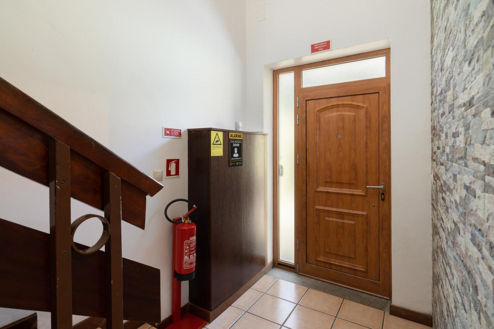 Host Wise - Spacious Duplex House - Jacuzzi & Terrace *