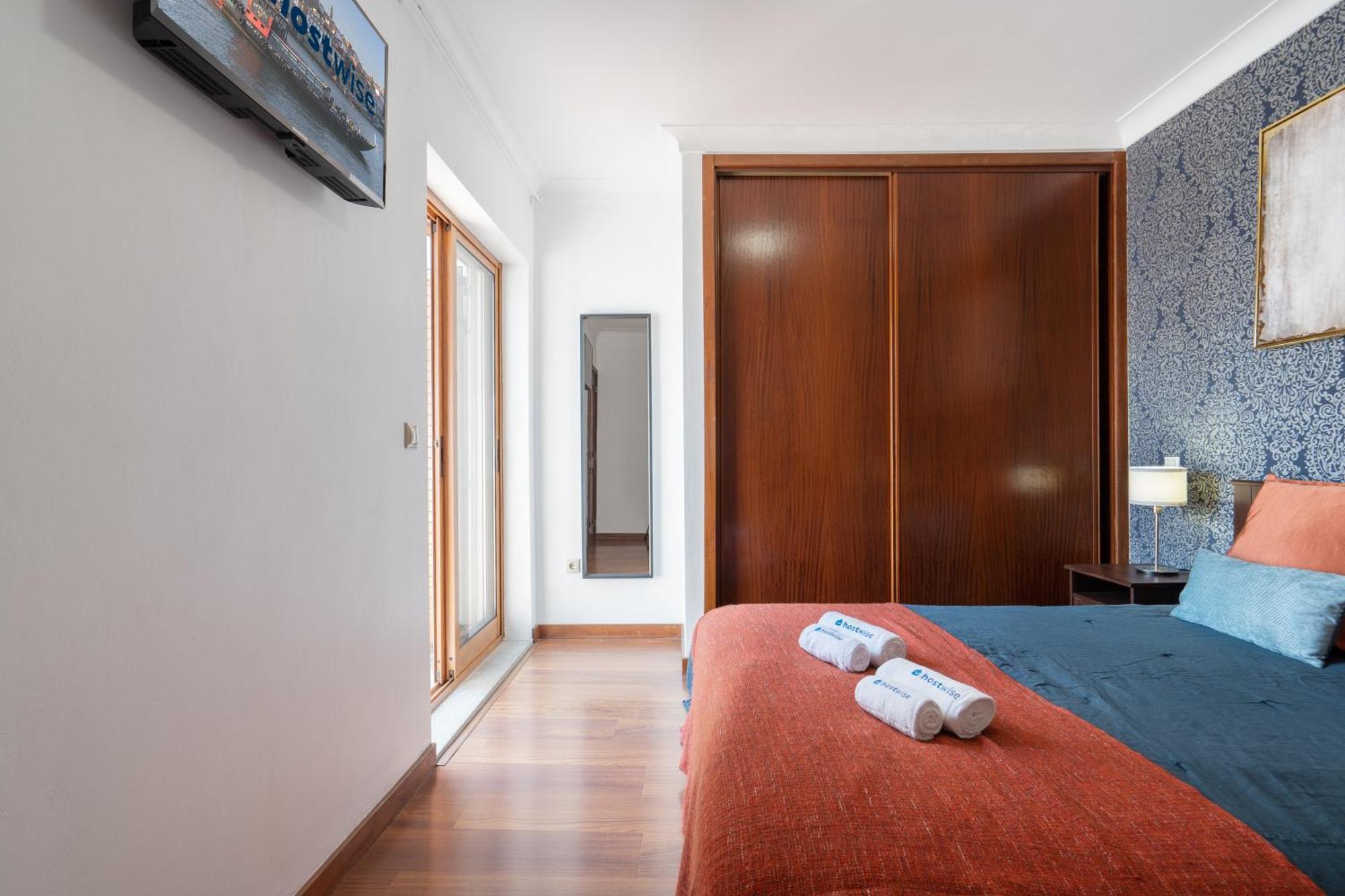 Host Wise - Spacious Duplex House - Jacuzzi & Terrace Holiday home Porto
