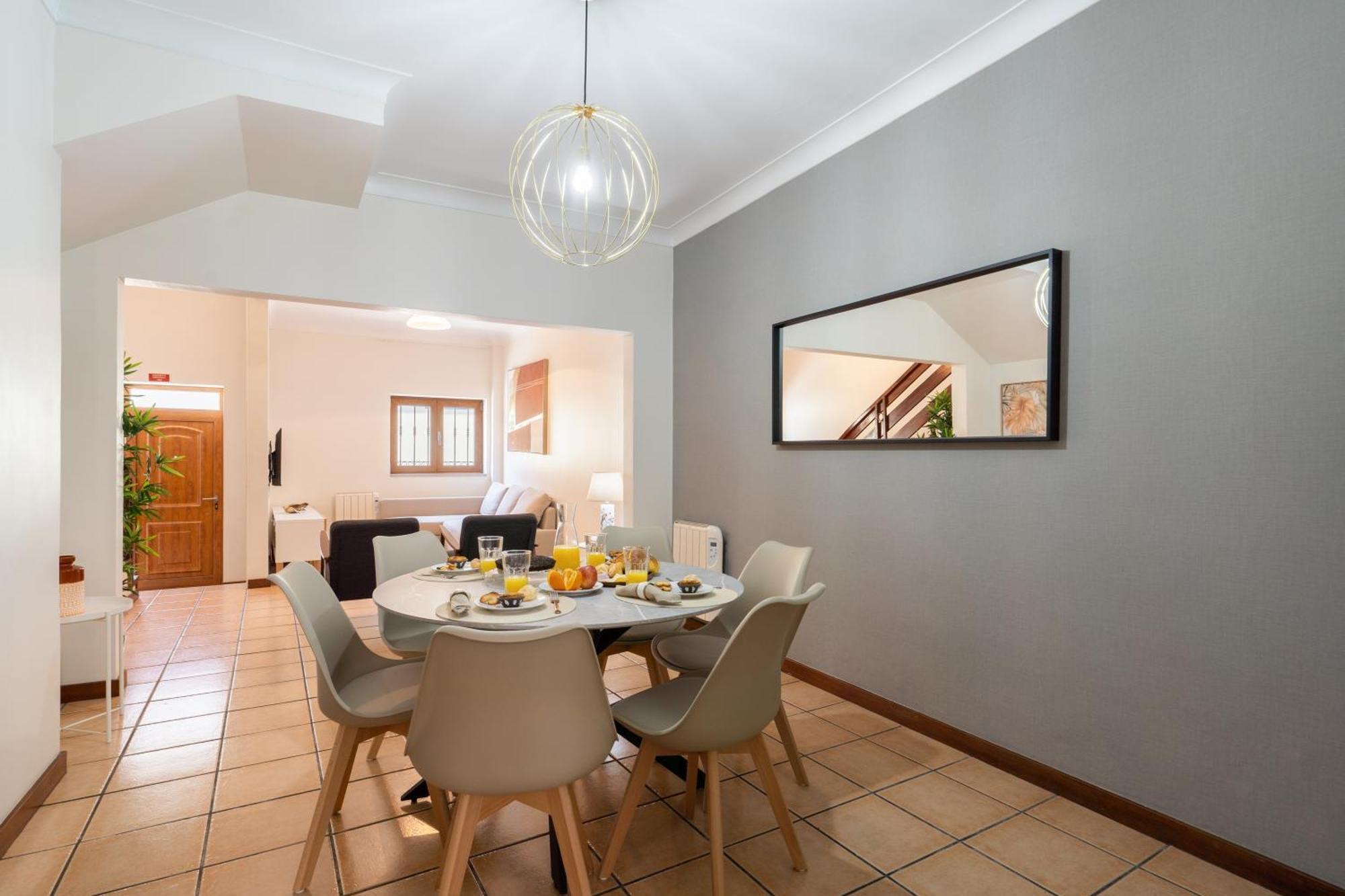 Holiday home Host Wise - Spacious Duplex House - Jacuzzi & Terrace
