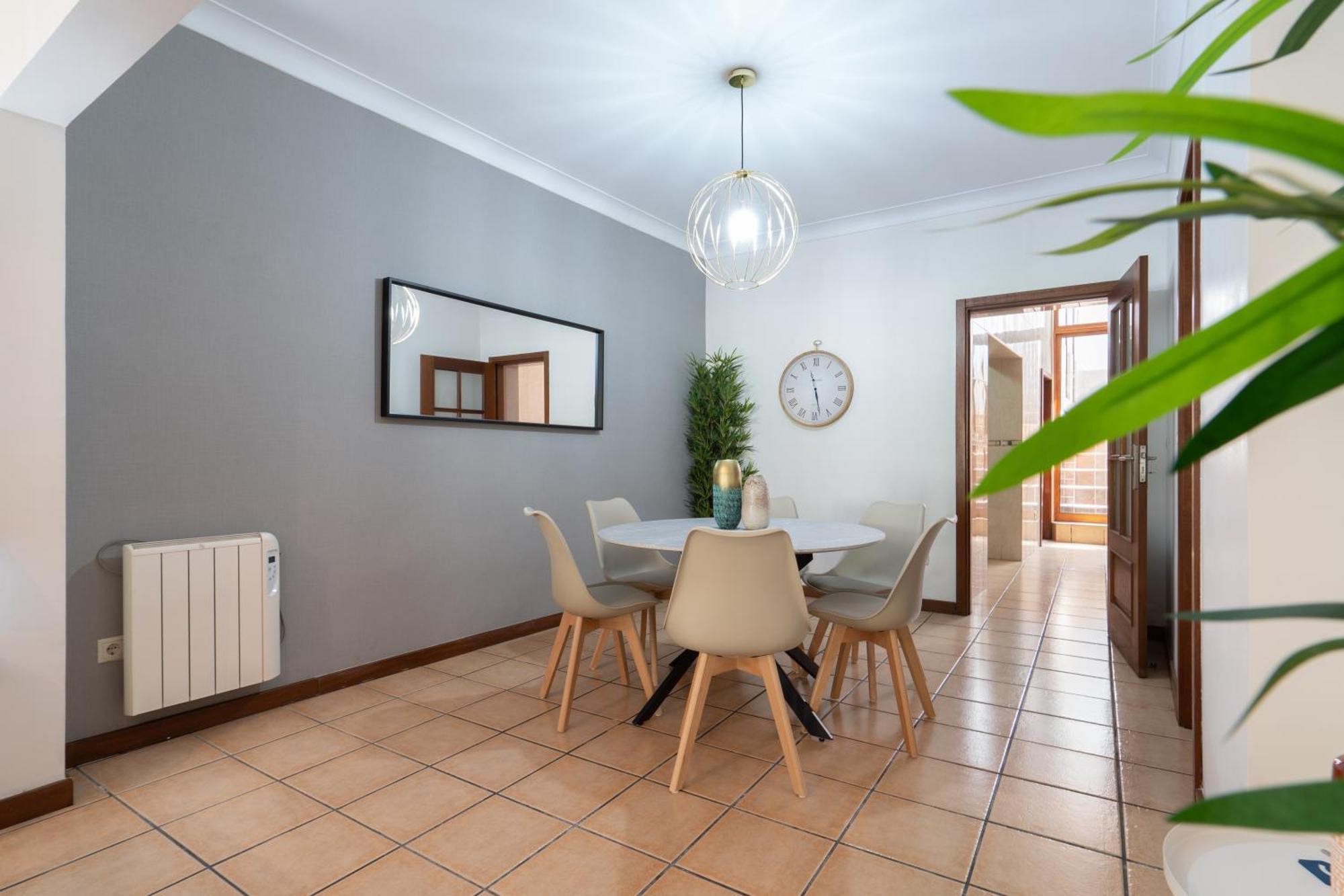 Host Wise - Spacious Duplex House - Jacuzzi & Terrace * Porto