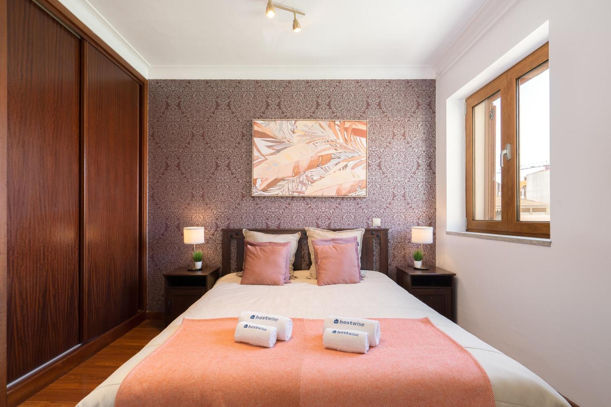 Host Wise - Spacious Duplex House - Jacuzzi & Terrace * Porto