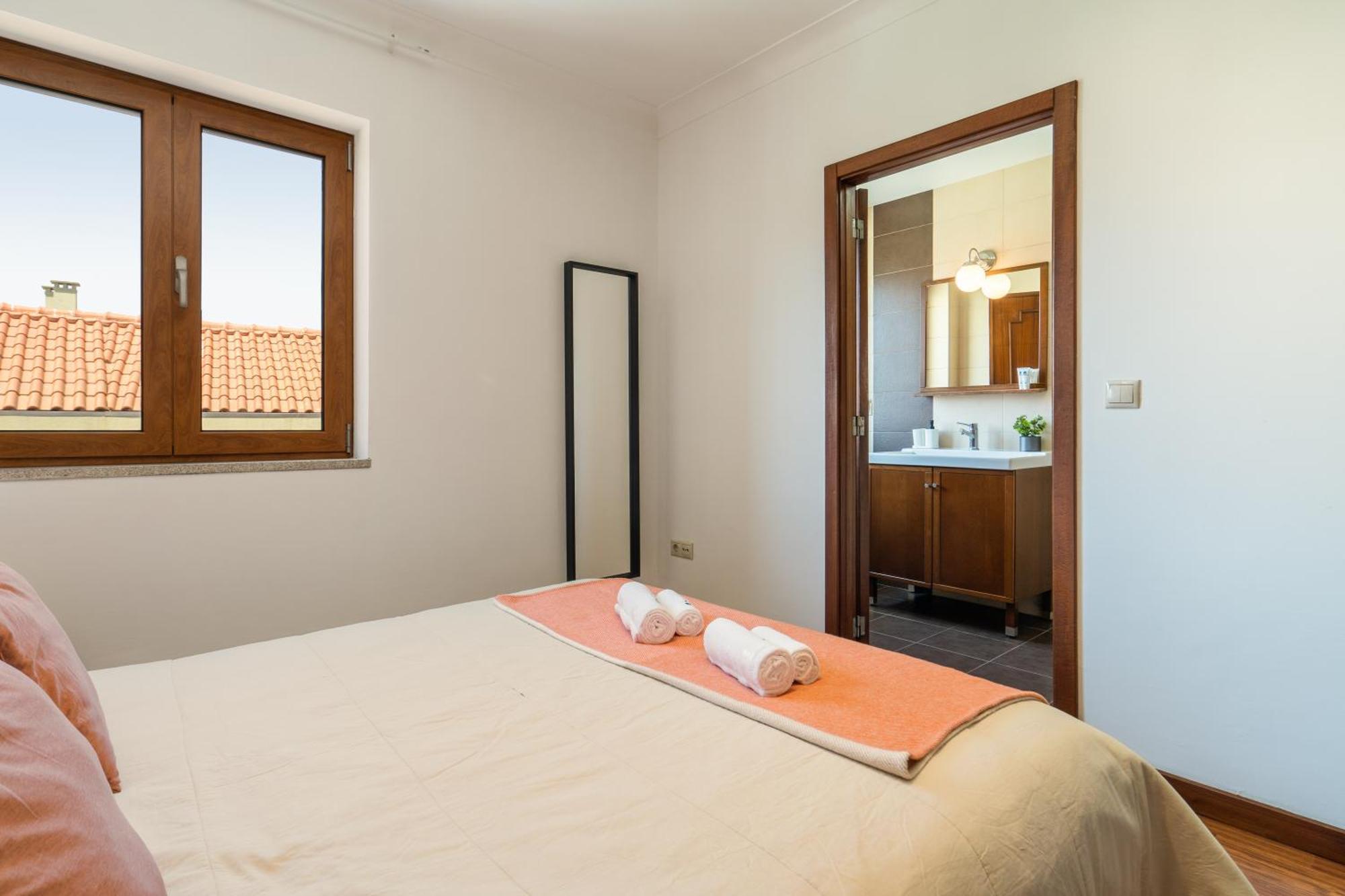 Holiday home Host Wise - Spacious Duplex House - Jacuzzi & Terrace