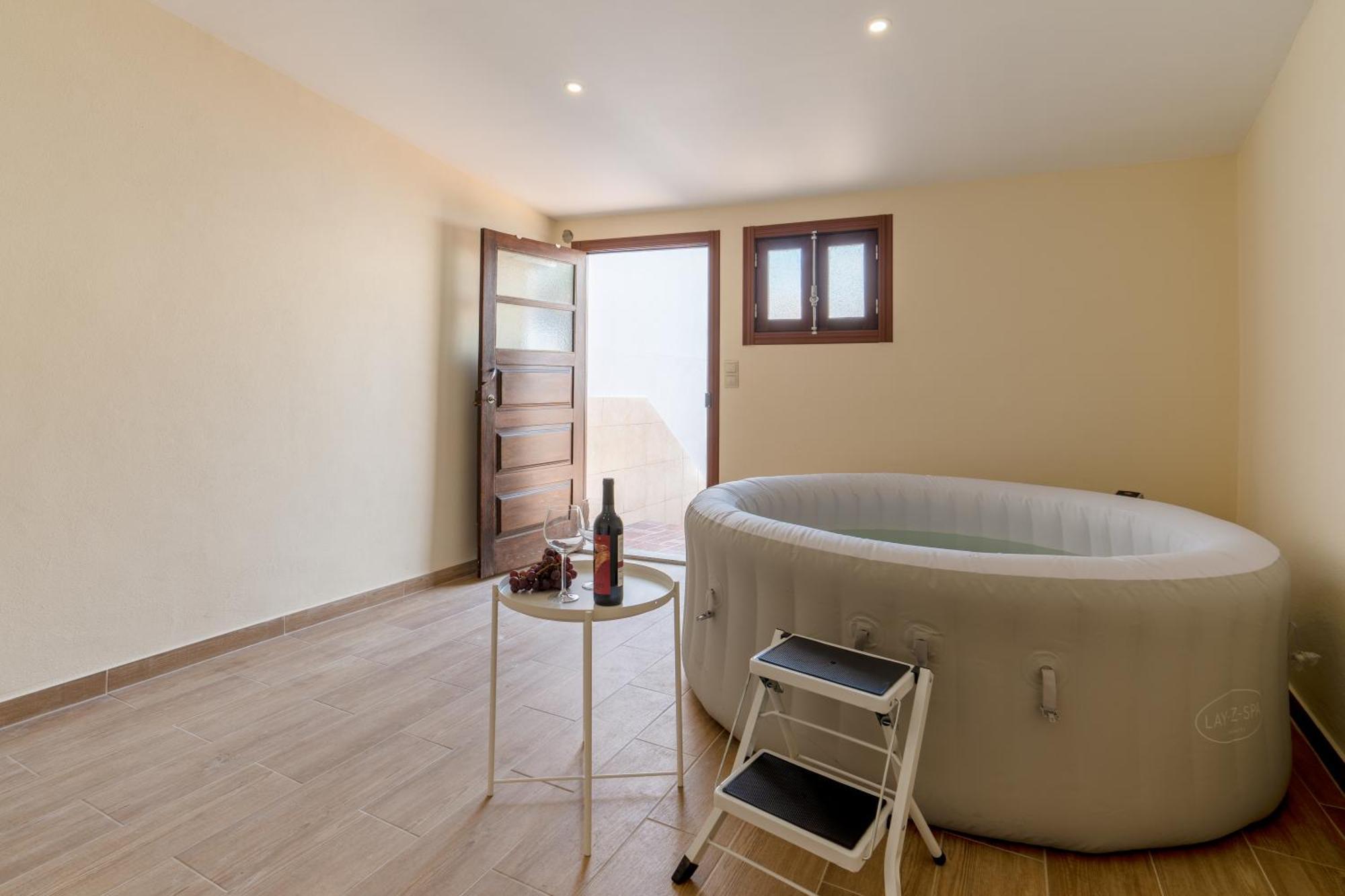 Host Wise - Spacious Duplex House - Jacuzzi & Terrace